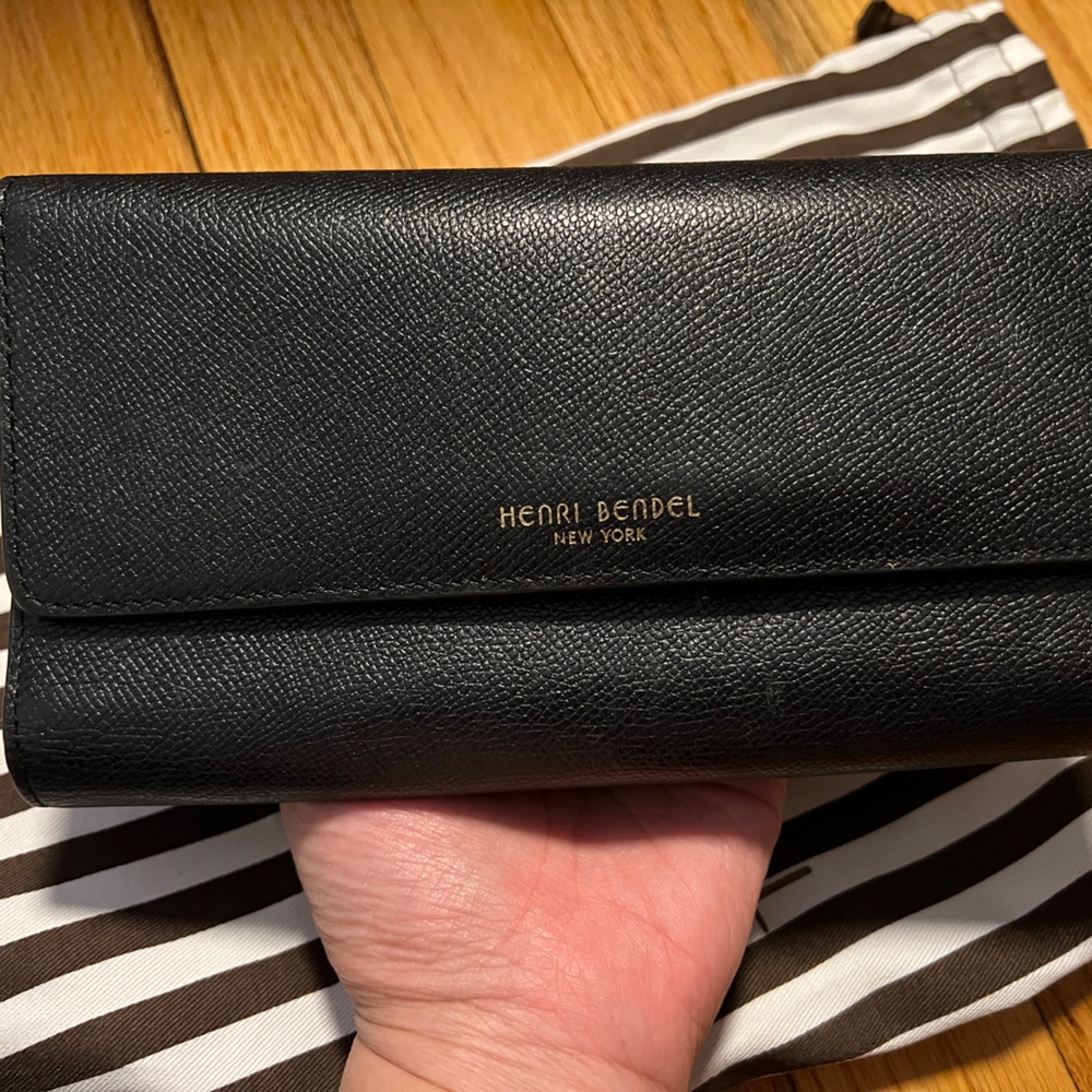 Henri Bendel wallet